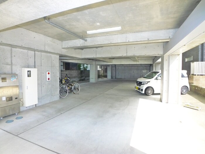 物件外観写真3　(駐車場)