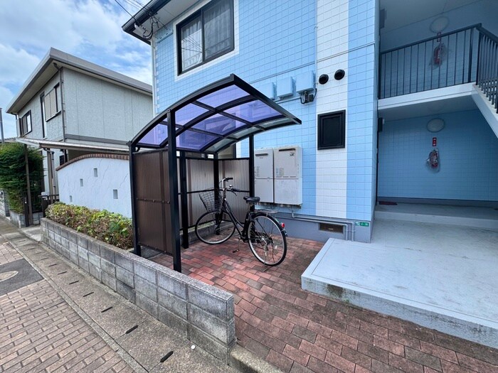 物件外観写真3　(駐輪場)