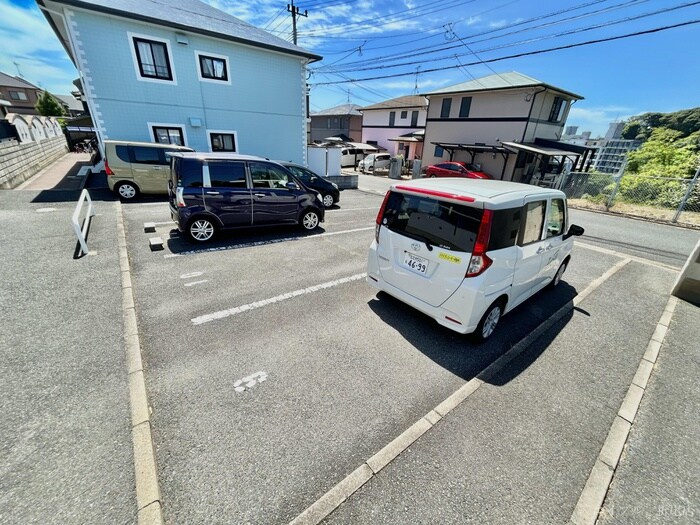 物件外観写真2　(駐車場)