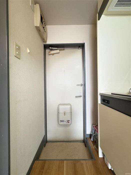 物件内観写真17　(玄関)