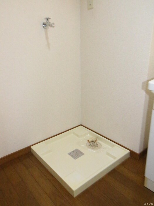 物件内観写真11　(洗濯機置場)