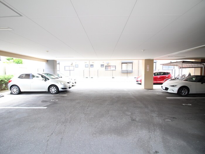 物件外観写真3　(駐輪場)