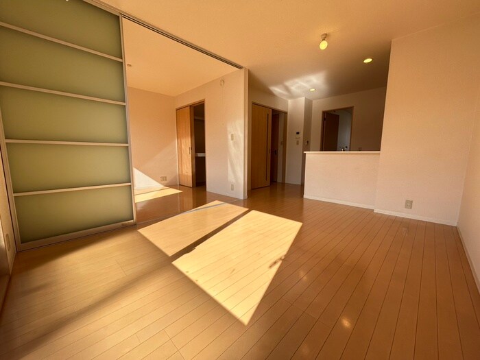 物件内観写真3　(居室)