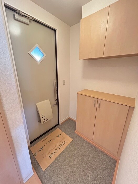 物件内観写真8　(玄関)