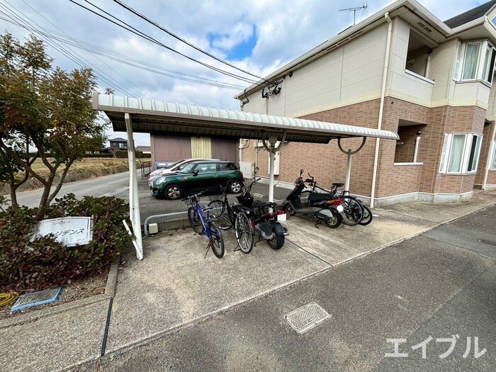 物件外観写真3　(駐輪場)