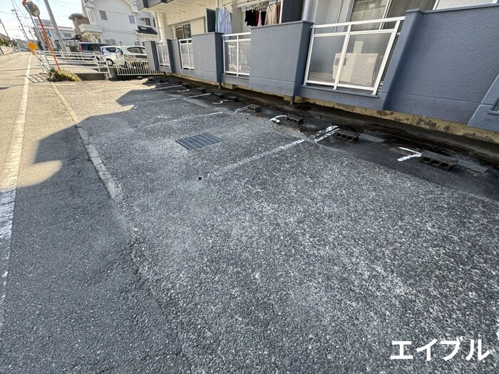 物件外観写真2　(駐車場)