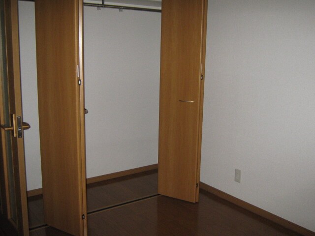 物件内観写真6　(収納)