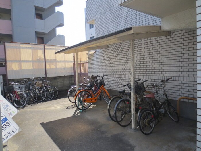 物件外観写真3　(駐輪場)