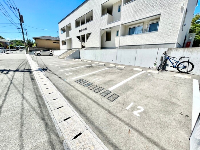 物件外観写真2　(駐車場)