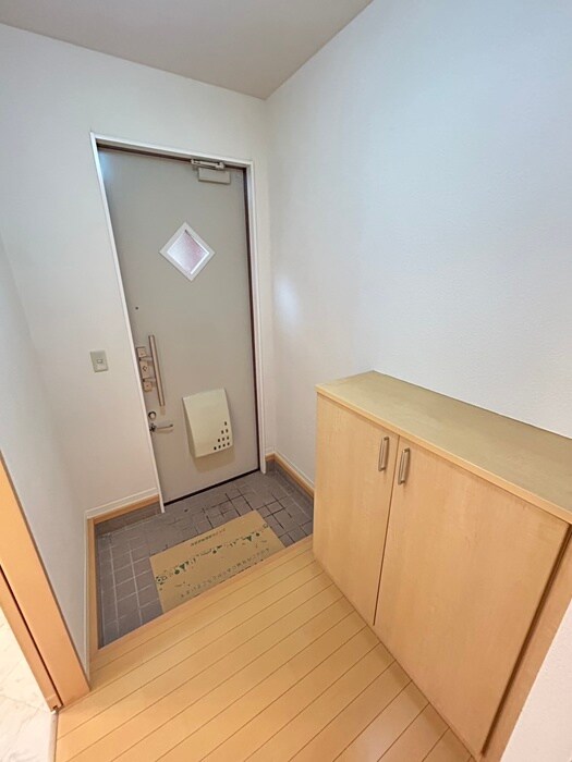 物件内観写真8　(玄関)
