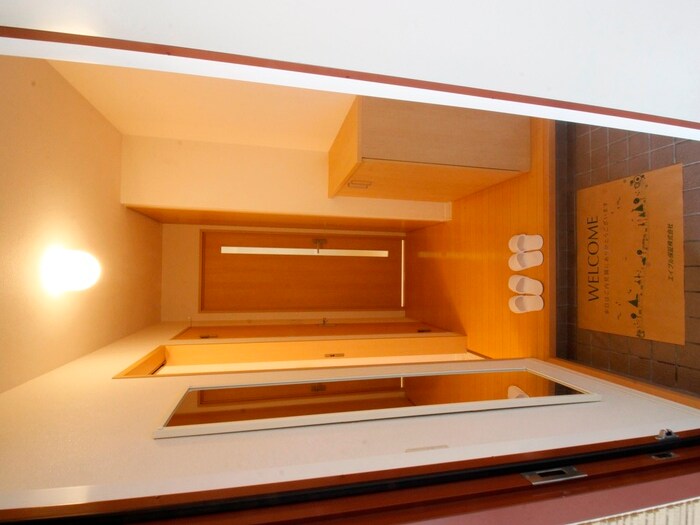 物件内観写真9　(玄関)