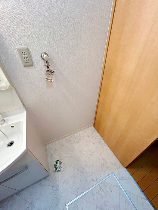 物件内観写真15　(洗濯機置場)