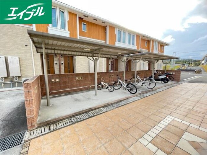 物件外観写真3　(駐輪場)