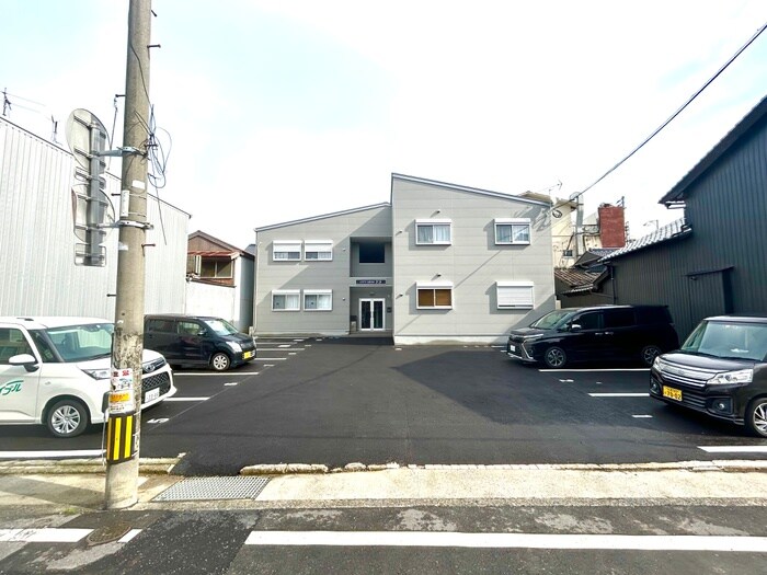 物件外観写真2　(駐車場)