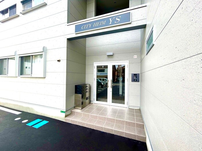 物件外観写真3　(エントランス部分)