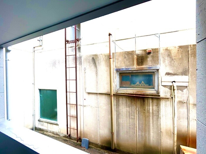 物件内観写真13　(室内からの展望)