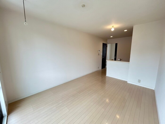 物件内観写真2　(居室)