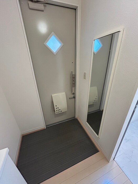 物件内観写真8　(玄関)