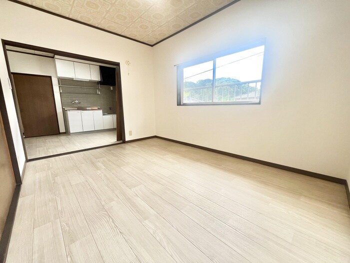 物件内観写真2　(居室)