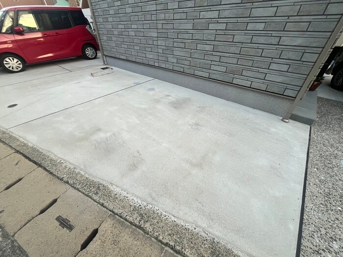 物件外観写真3　(駐車場)