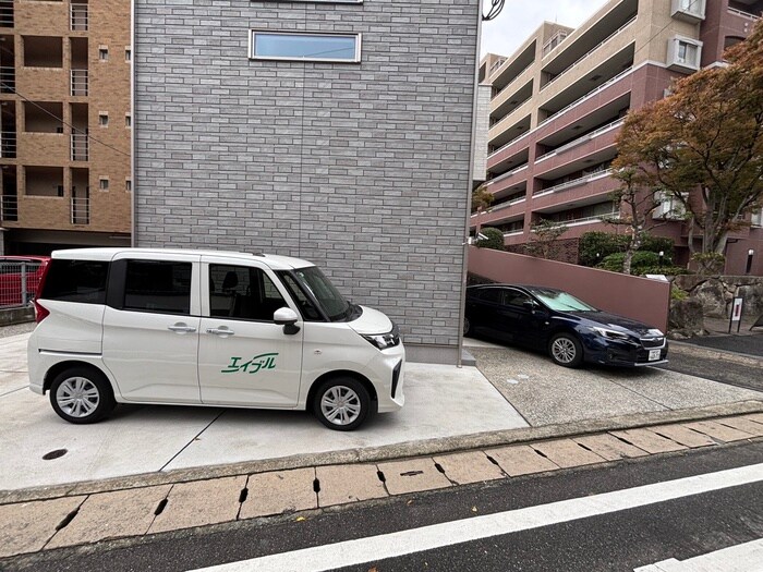 物件外観写真6　(駐車場)