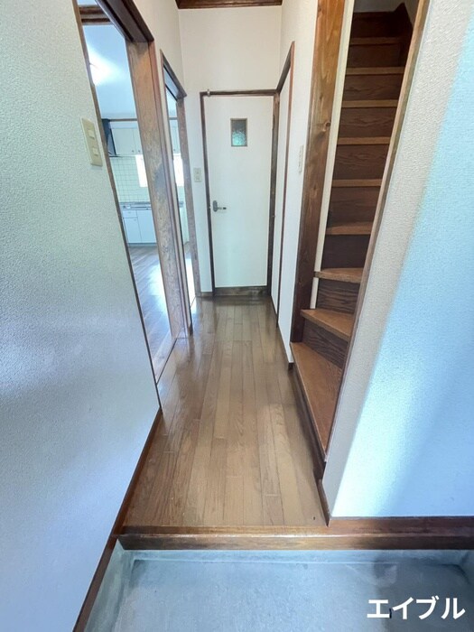 物件内観写真13　(玄関)