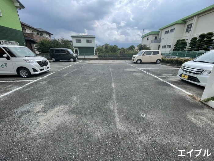 物件外観写真2　(駐車場)