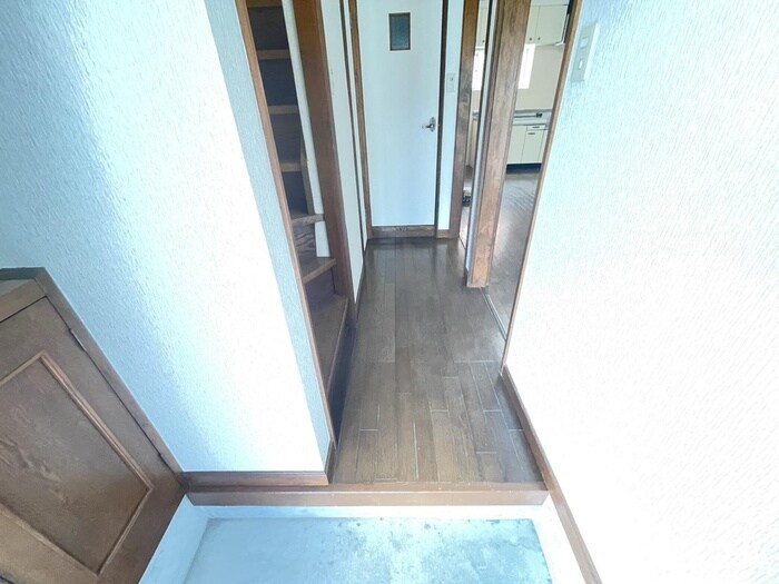 物件内観写真16　(玄関)
