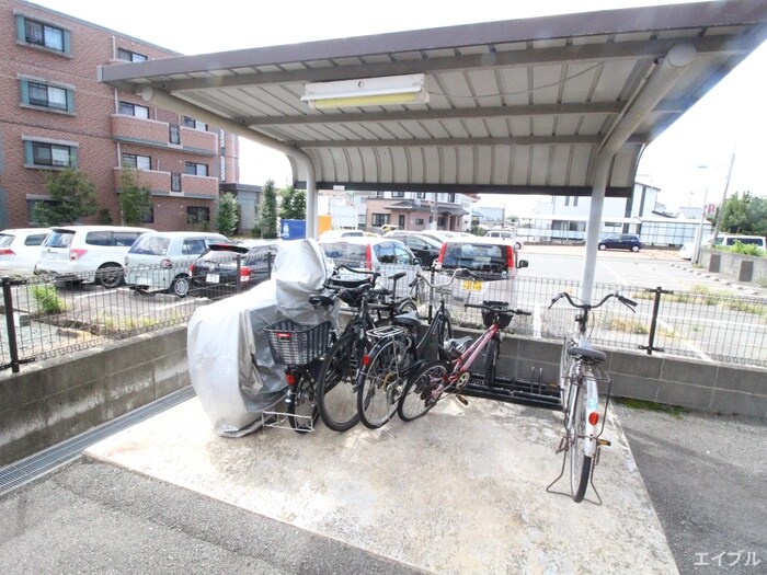 物件外観写真3　(駐輪場)