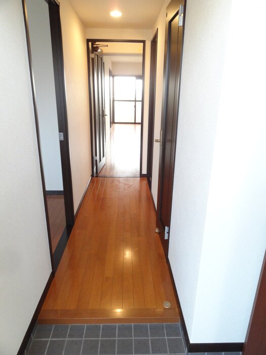 物件内観写真12　(玄関)