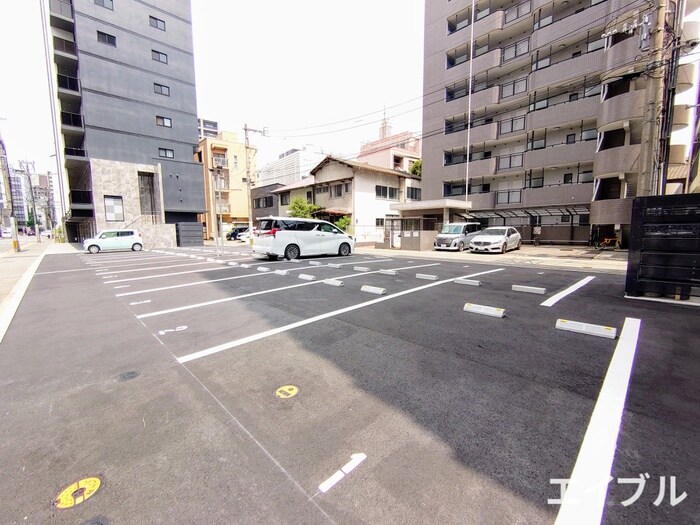 物件外観写真5　(駐車場)