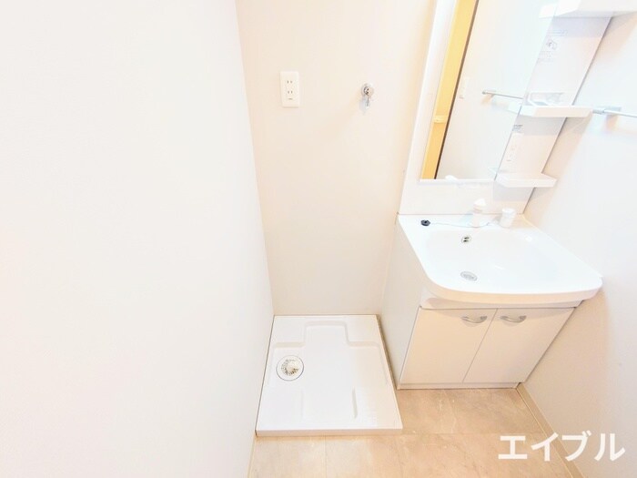 物件内観写真11　(洗濯機置場)