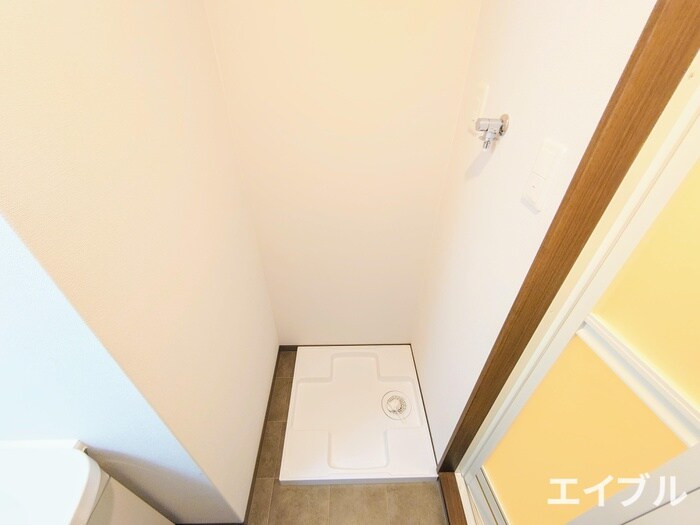 物件内観写真11　(洗濯機置場)