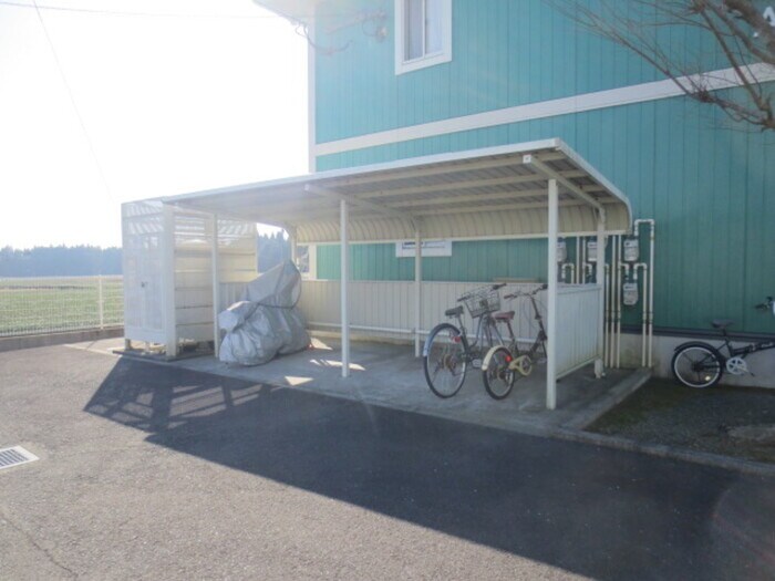 物件外観写真3　(駐輪場)
