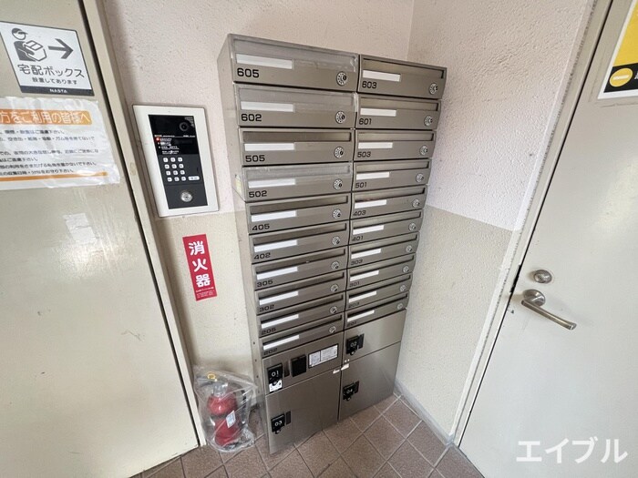 物件外観写真2　(エントランス部分)