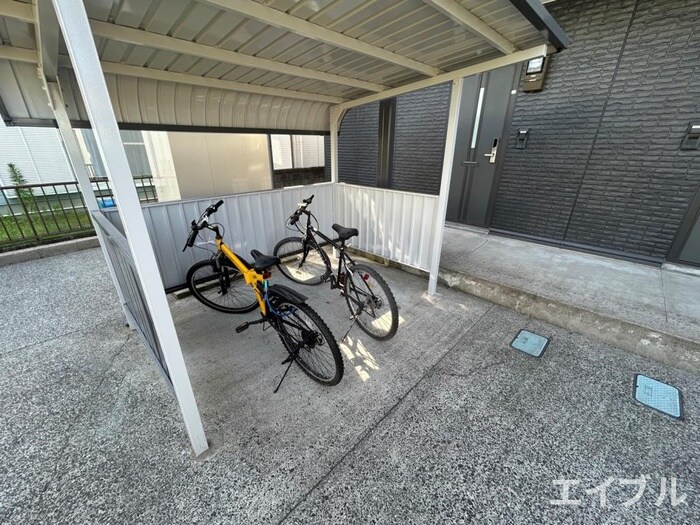物件外観写真4　(駐輪場)