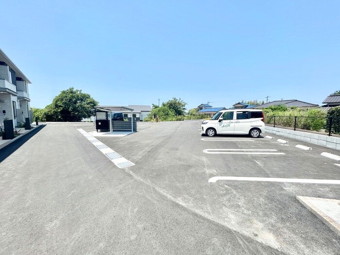物件外観写真2　(駐車場)