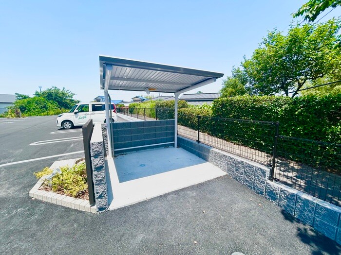 物件外観写真4　(駐輪場)