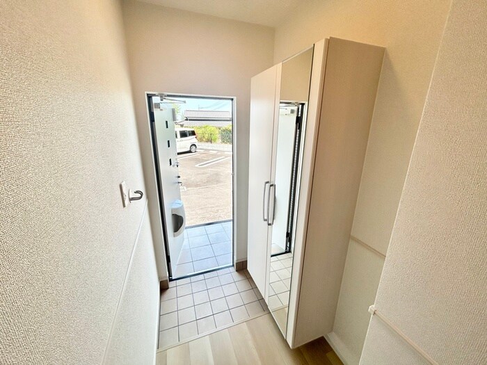 物件内観写真12　(玄関)