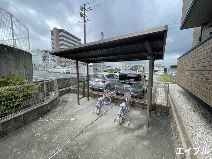 物件外観写真3　(駐輪場)