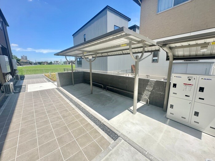 物件外観写真3　(駐輪場)