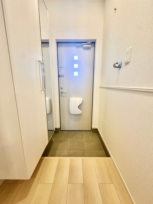 物件内観写真11　(玄関)