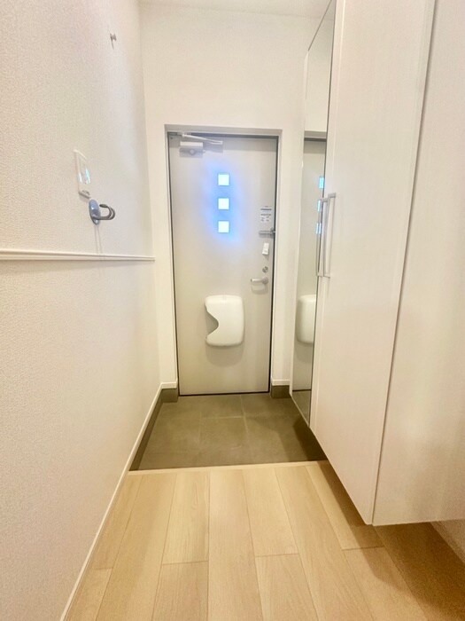 物件内観写真11　(玄関)