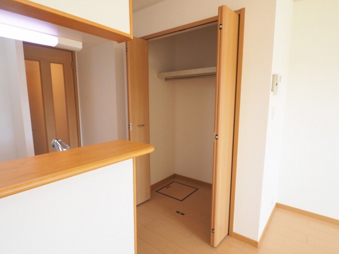物件内観写真6　(収納)