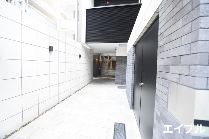 物件外観写真2　(エントランス部分)