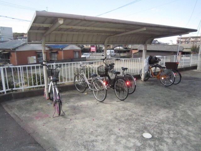 物件外観写真3　(駐輪場)