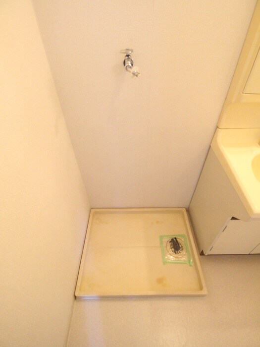 物件内観写真12　(洗濯機置場)