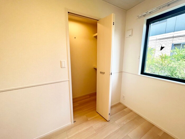 物件内観写真12　(収納)