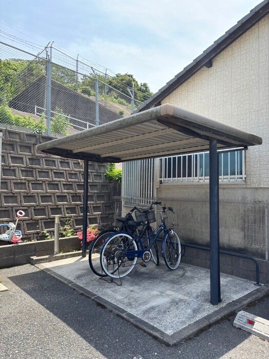 物件外観写真2　(駐輪場)