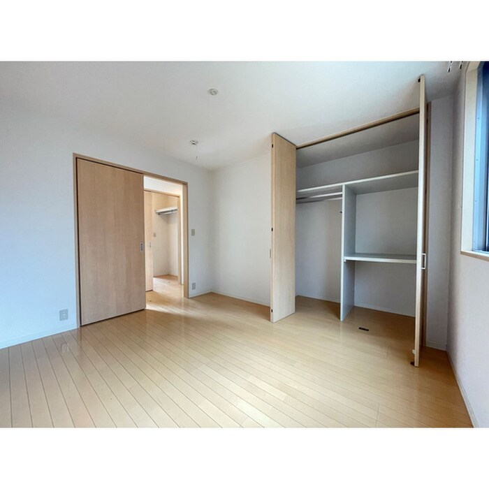 物件内観写真2　(居室)